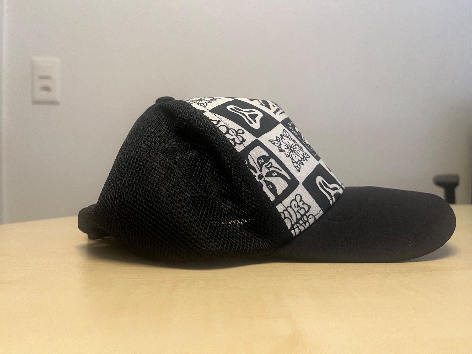 Autres vêtements & accessoires: Baseball Cap mit Muster Schwarz Weiss Grösse One Size – D'occasion à Boll par pet_p87r 2