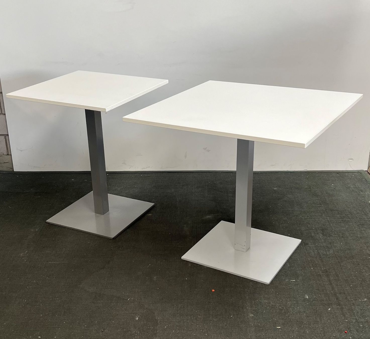 Tables: 008 Set 2x Bistrotische – D'occasion à Wangen an der Aare par TBYN