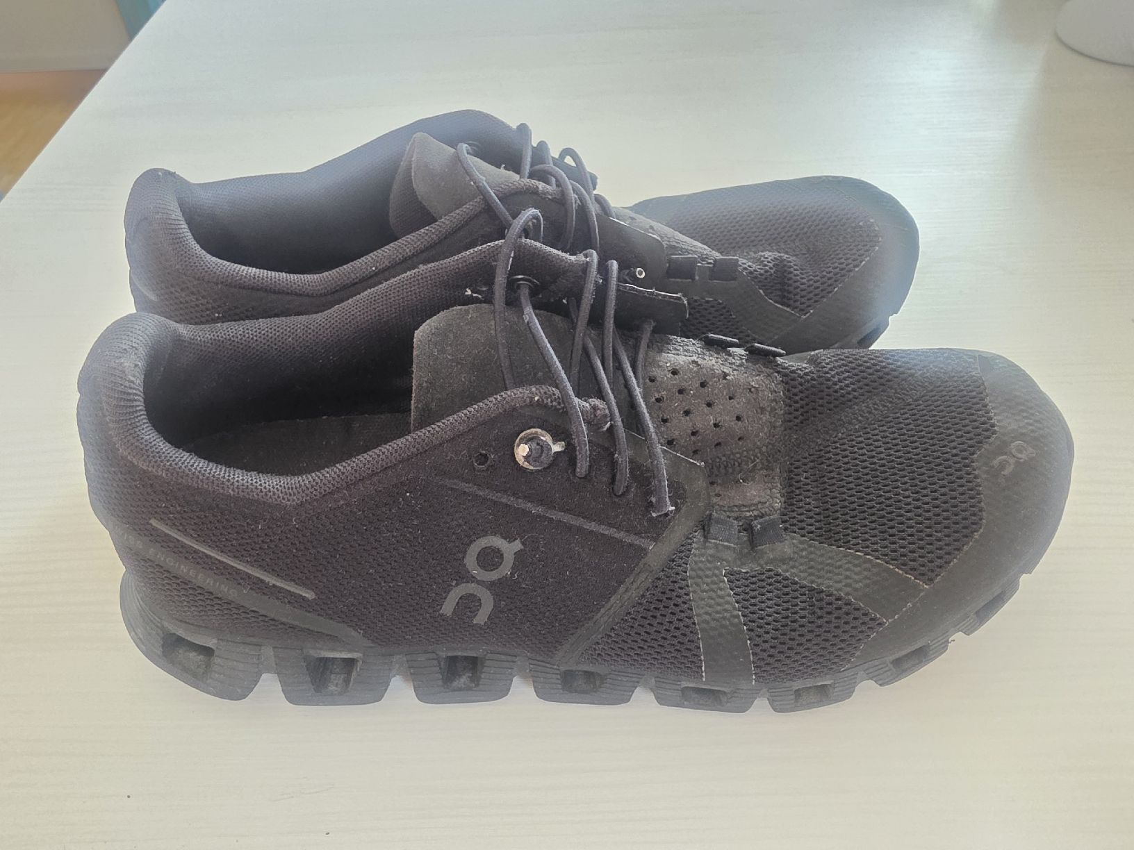 On Chaussures hommes: On Turnschuhe 38.5 schwarz – D'occasion à Steckborn par pua_2m8z