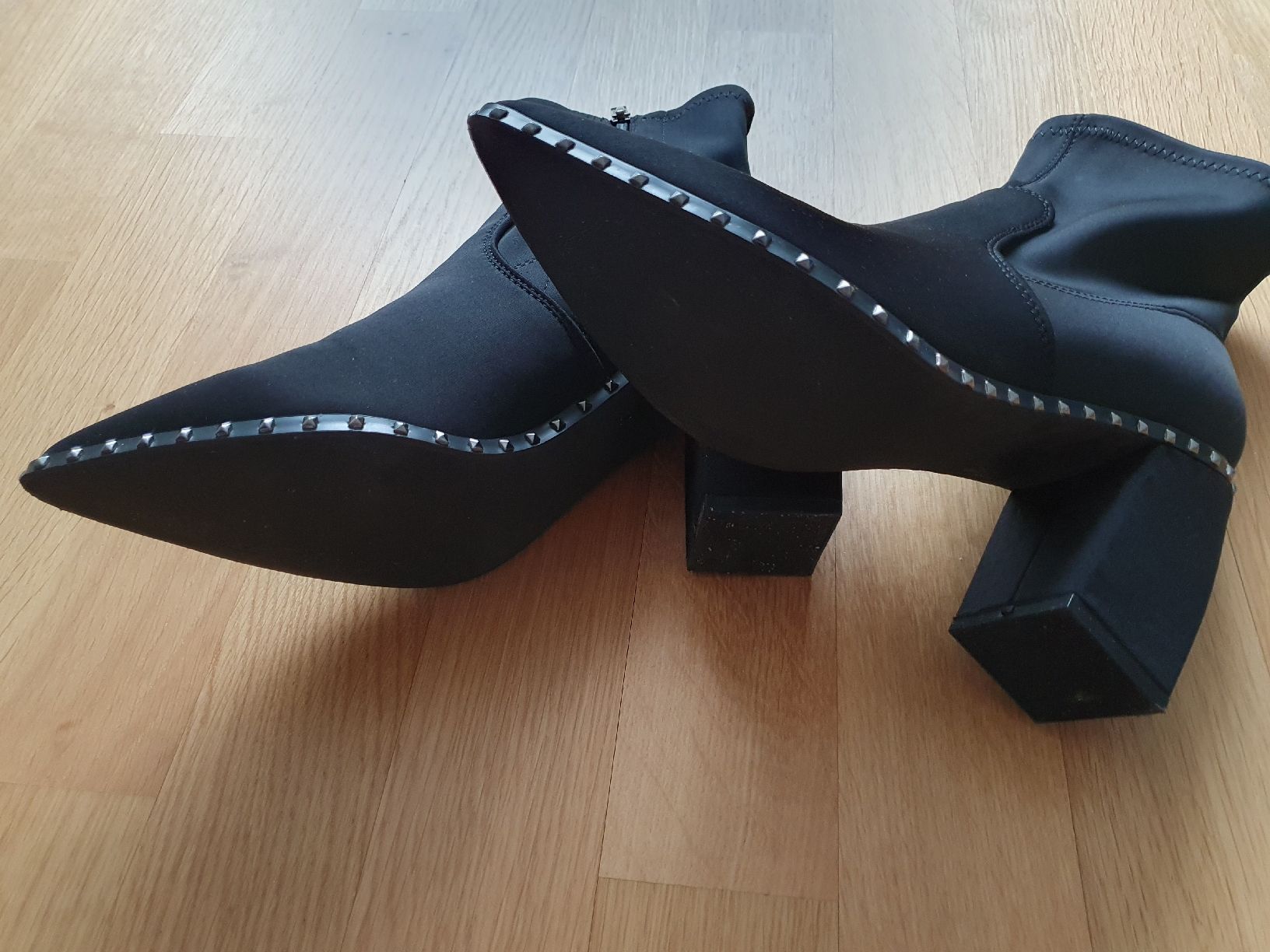 Damenschuhe: Alma en pena Stiefelette mit Nieten – Neu (gemäss Beschreibung) aus Wettingen von __Dom__ 2
