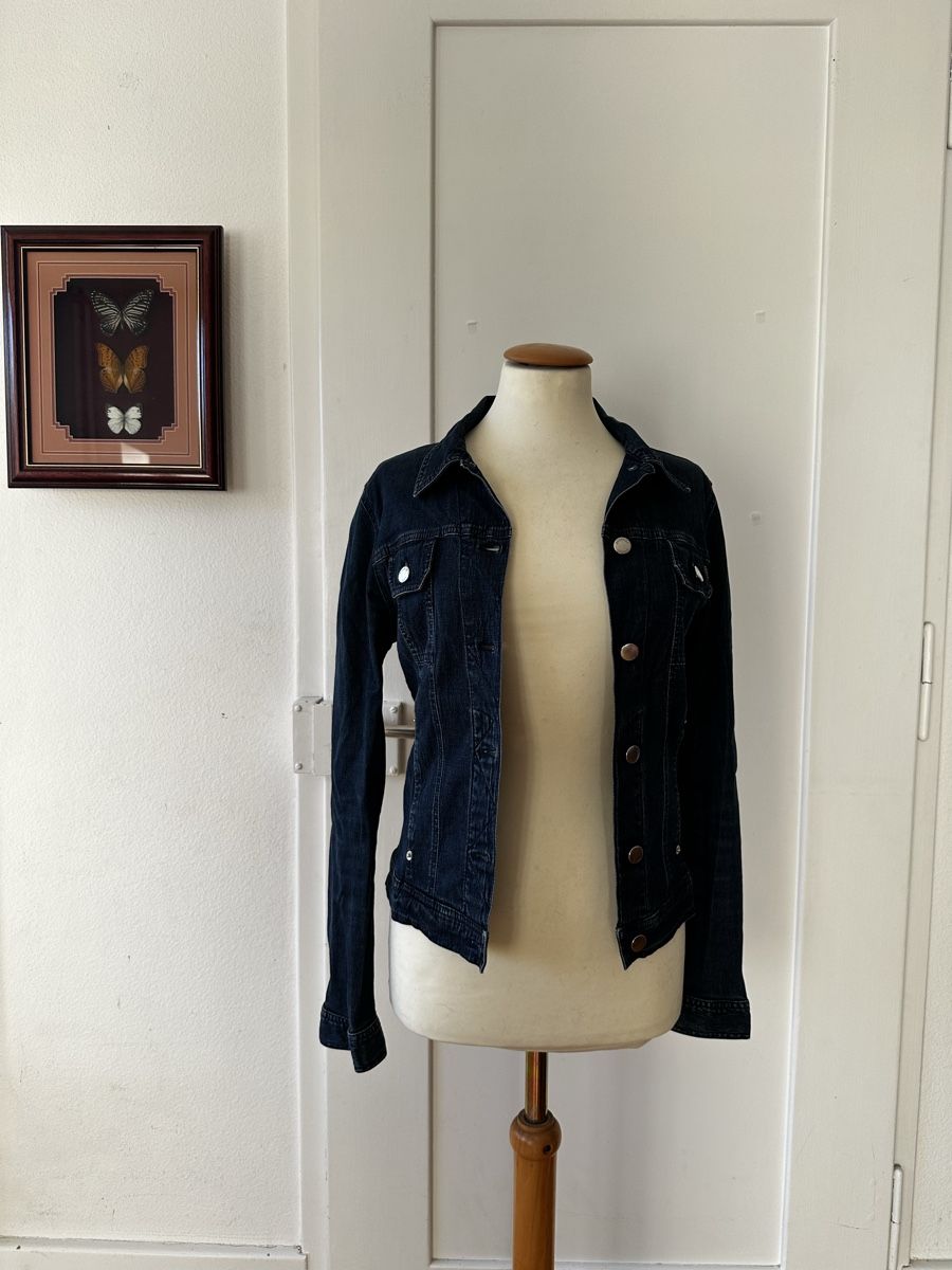 Moschino Giacche: Moschino Jeansjacke Grösse s/m – Usato da Bern venduto da HA-De