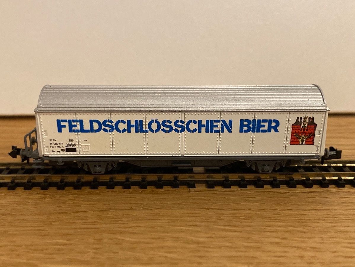 Roco Modellini di ferrovie: Roco SBB Güterwagen "Feldschlösschen Bier“ – Nuovo (secondo la descrizione) da Schlierbach venduto da Look8