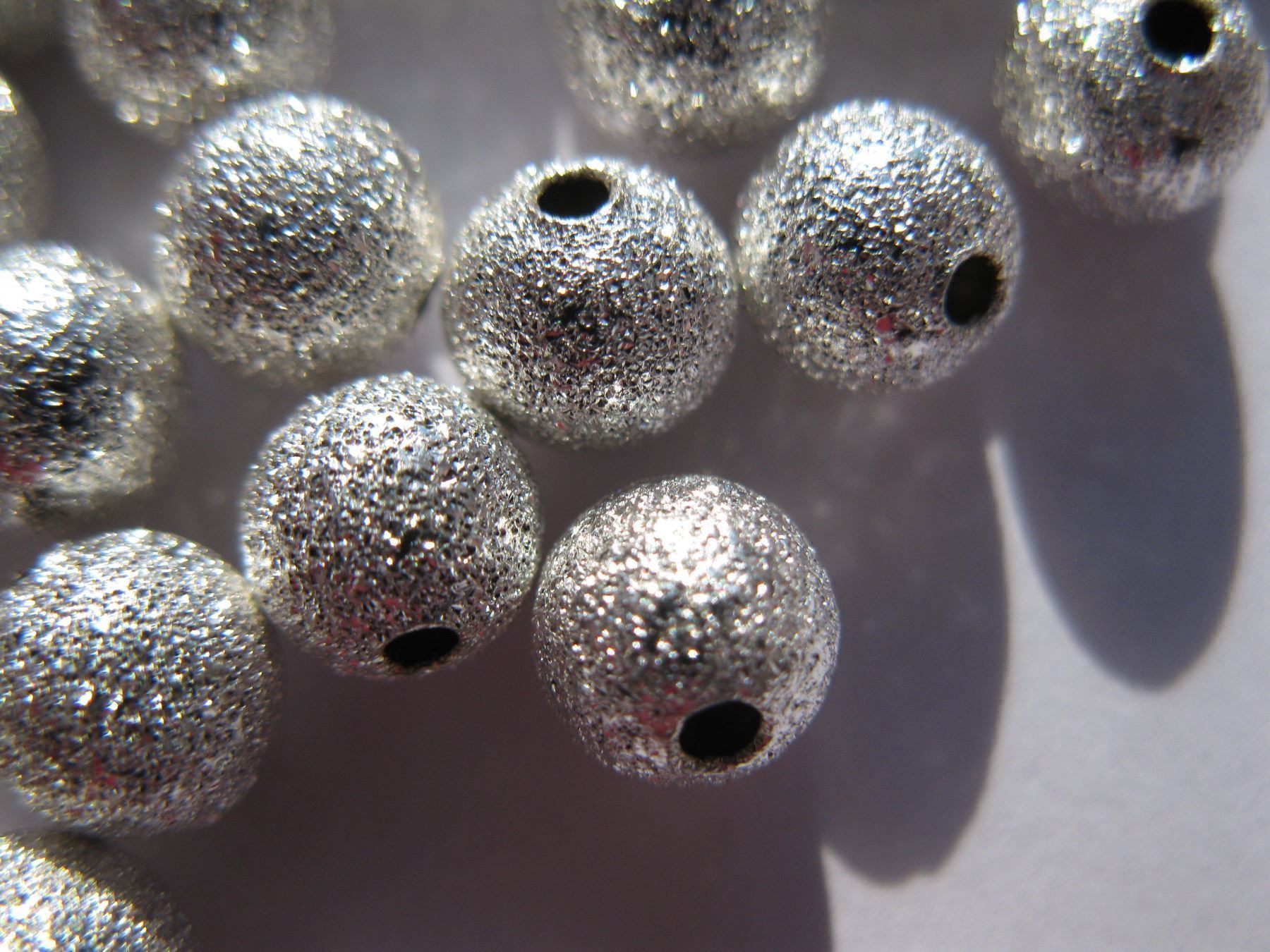 Perle (finte): 30 Stardust Perlen, versilbert, 5mm – Nuovo e nell'imballaggio originale da St. Margarethen TG venduto da LuanaKa 1