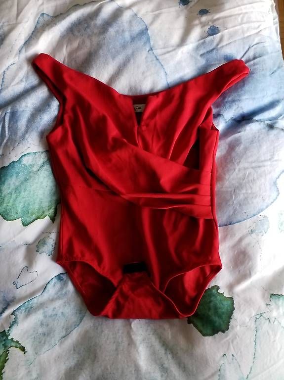 Top: Dresstop Rotes falt Top Body – Usato da Bern venduto da Bluepop 1