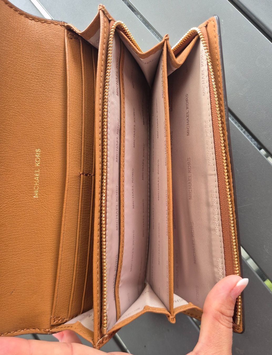 Michael Kors Portamonete: Michael Kors Portemonnaie – Usato da Grenchen venduto da mic_28rc 3