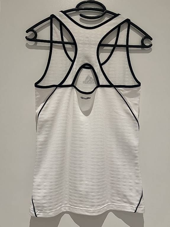 Adidas Top: Adidas Top – Usato da Dübendorf venduto da fadrinli 1