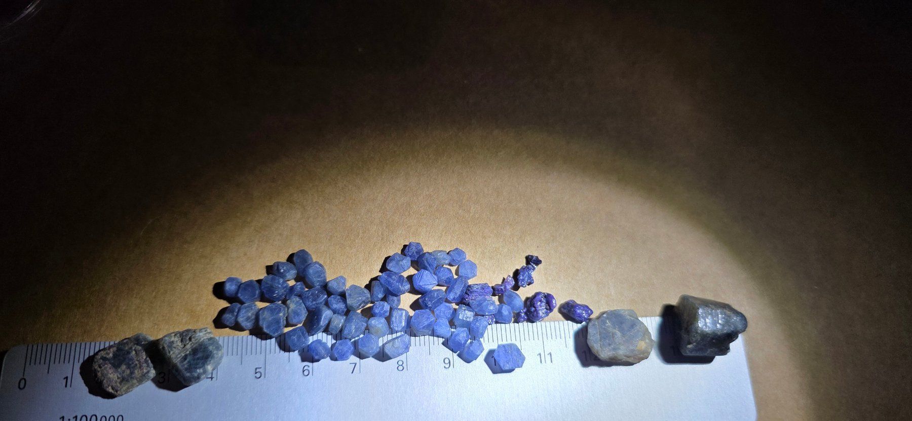 Pietre preziose: 100,3 ct Saphirs bruts 63 pcs – Usato da Carouge GE venduto da Crystal_Energy 2