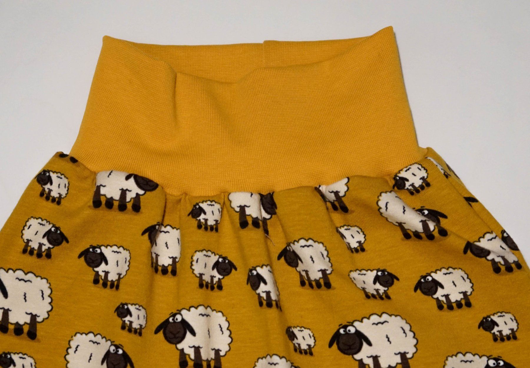 Pantaloni: Pumphose mit Schafe - Gr. 74/80 NEU – Nuovo e nell'imballaggio originale da Zürich venduto da sambaum 2