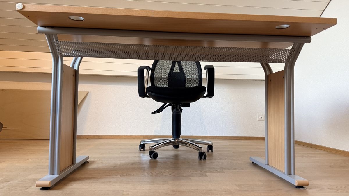 Micasa Scrivanie: Schreibtisch 80cm x 125cm – Usato da Mönchaltorf venduto da Holomerlin 2