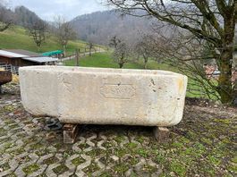 Antiker Brunnen Jurakalk