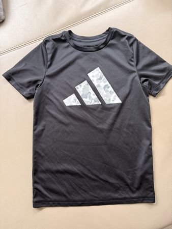 Adidas Boy T-shirt size S regular fit