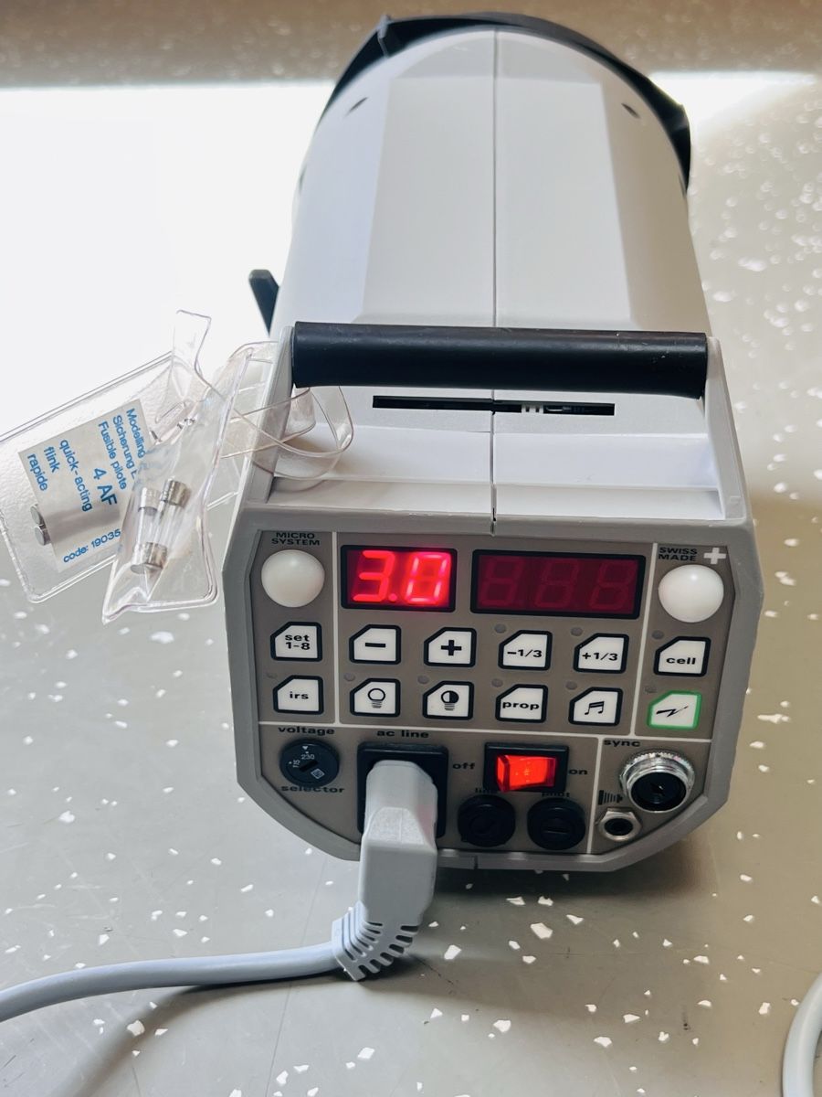 Elinchrom Flash: Elinchrom 3x 750 Micro Studioblitz Set 2250Ws komplett im Or – Usato da Winterthur venduto da gue_yf9d 4