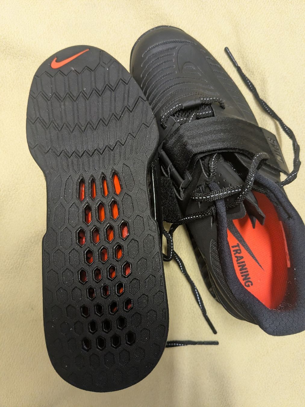 Nike Herrenschuhe: Nike  Schwarz Grösse. 42  neu – Neu (gemäss Beschreibung) aus Steffisburg von dik_8w5b 3