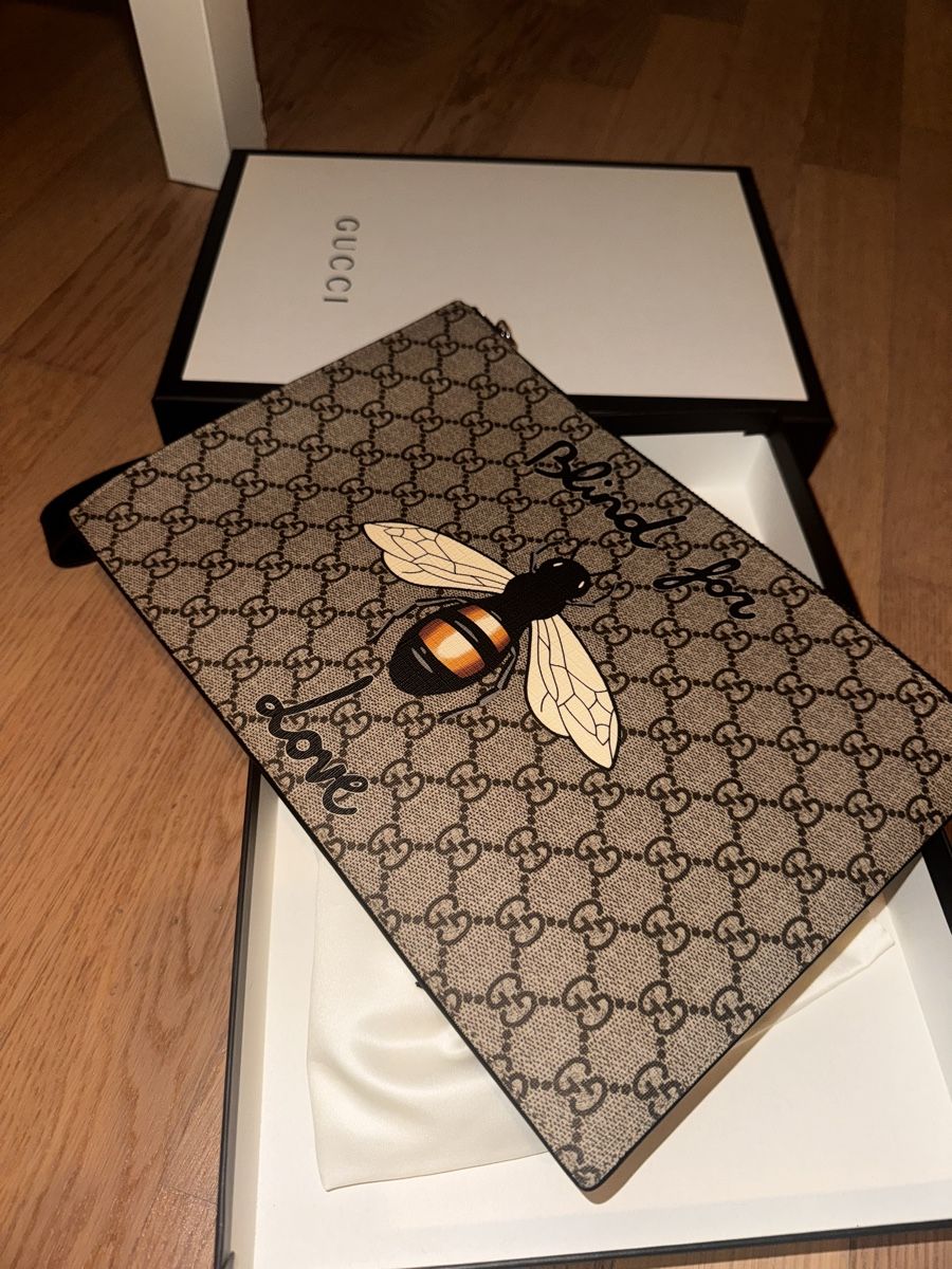 Gucci Sacs femmes: Gucci bee clutch/ bis ende monat diese preis – Neuf (Voir description) à Münchenstein par By.gabriela.v