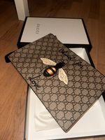 Gucci bee clutch / last price