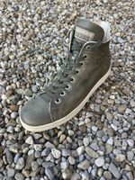 Sneaker von „Hogan“ im Vintage-Stil