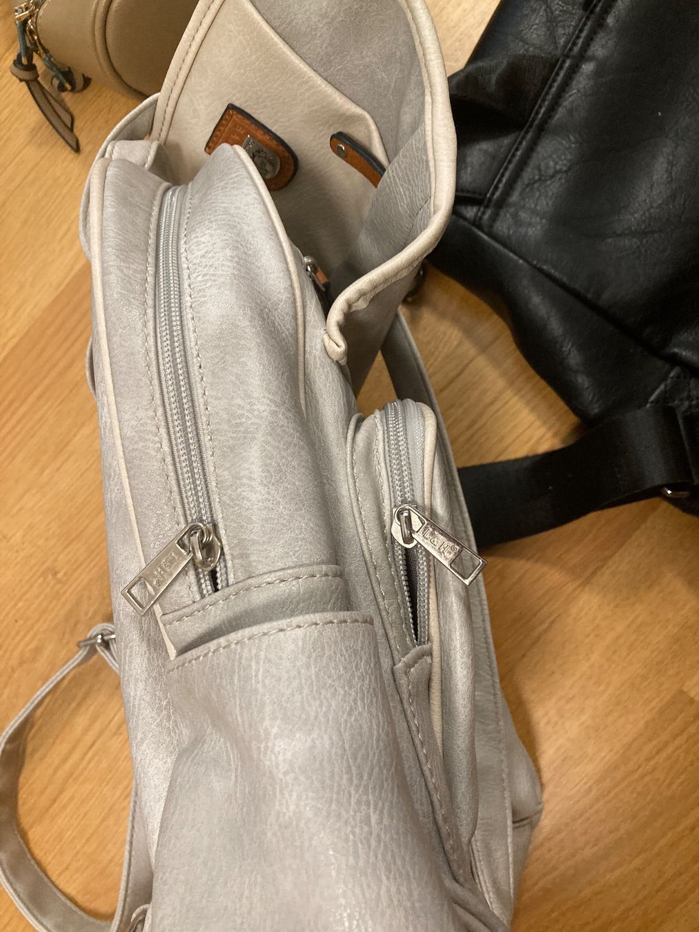 Borse da donna: 3 Rucksäcke und 1 Tasche gebraucht – Usato da Luzern venduto da Mauseli4 8