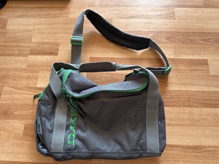 Dakine Reisetasche/Sporttasche Grau-Grün, 31 Liter - Neu