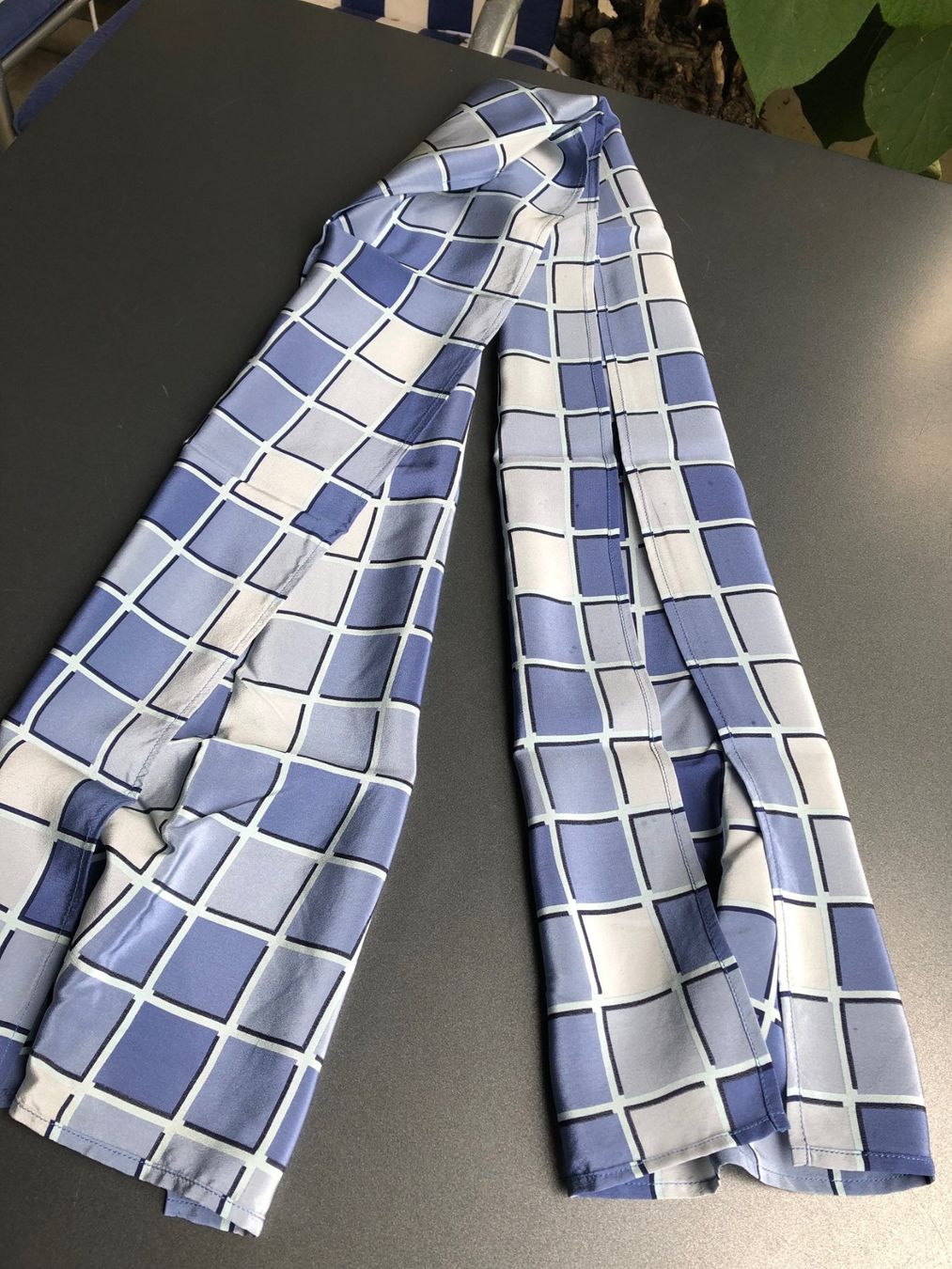 Foulards & écharpes: Seidenschal grau-hellblau – D'occasion à Winterthur par Barunggeli 1