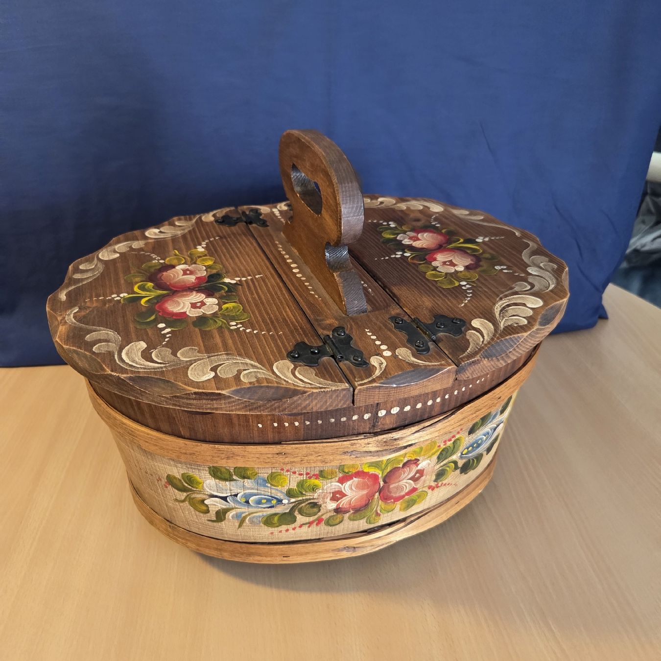 Contenitori & Simili: Holzkorb mit Deckel handbemalt Blumenmuster mit Henkel – Nuovo (secondo la descrizione) da Kriens venduto da gra_fhn7