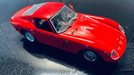 Modellauto Burago Ferrari 250 GTO rot 1:24