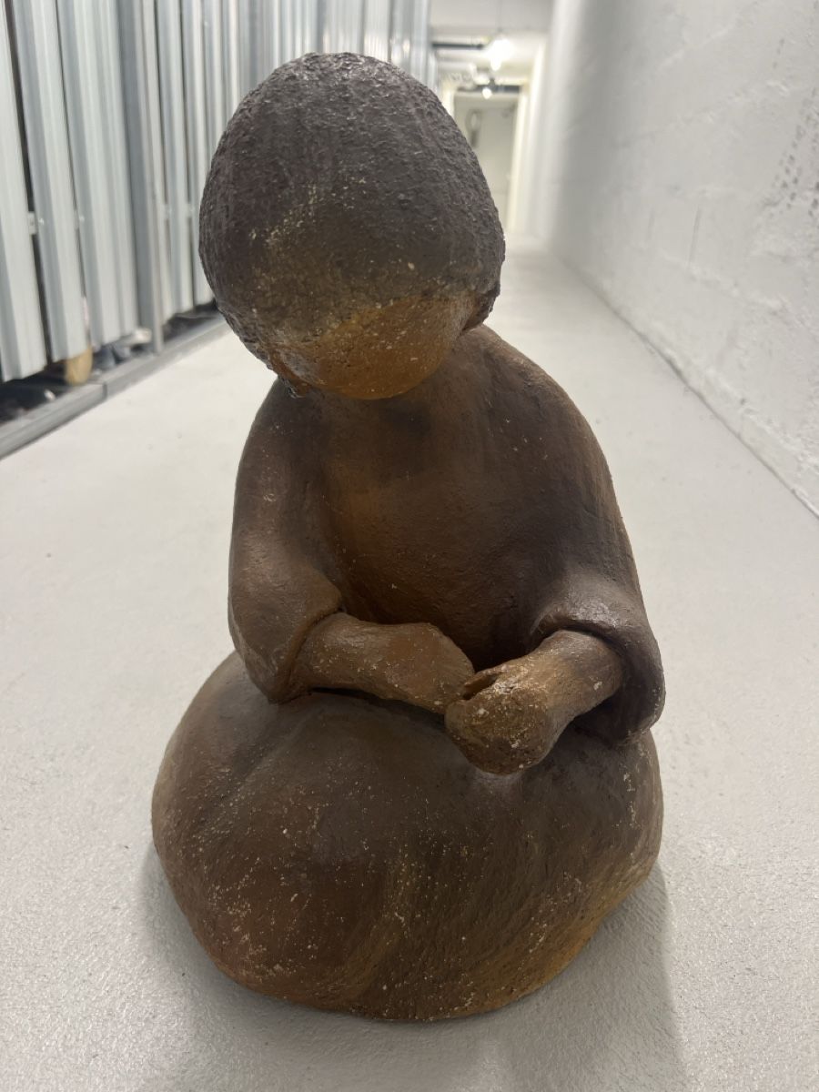 Figuren: Rustikale Mädchenfigur aus Terrakotta, CHF 50. – Gebraucht aus Zürich von Privat_13