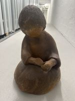 Rustikale Mädchenfigur aus Terrakotta, CHF 50.