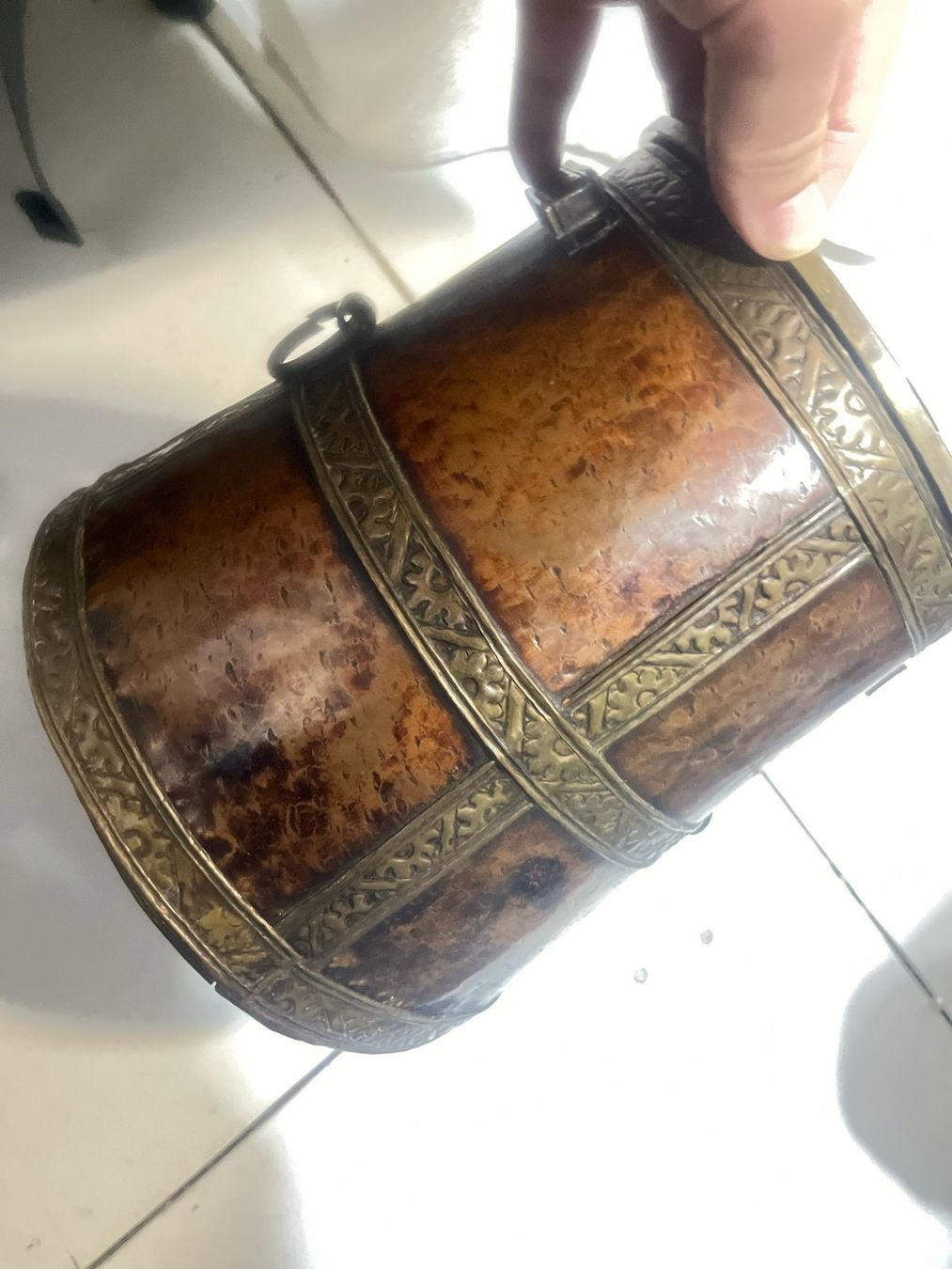 Tutte le decorazioni: Antike Holzdose mit Messingverzierung – Usato da Horgen venduto da Amanda30 1