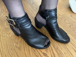 Neue Sandalen / Stiefeletten mit Blockabsatz 36