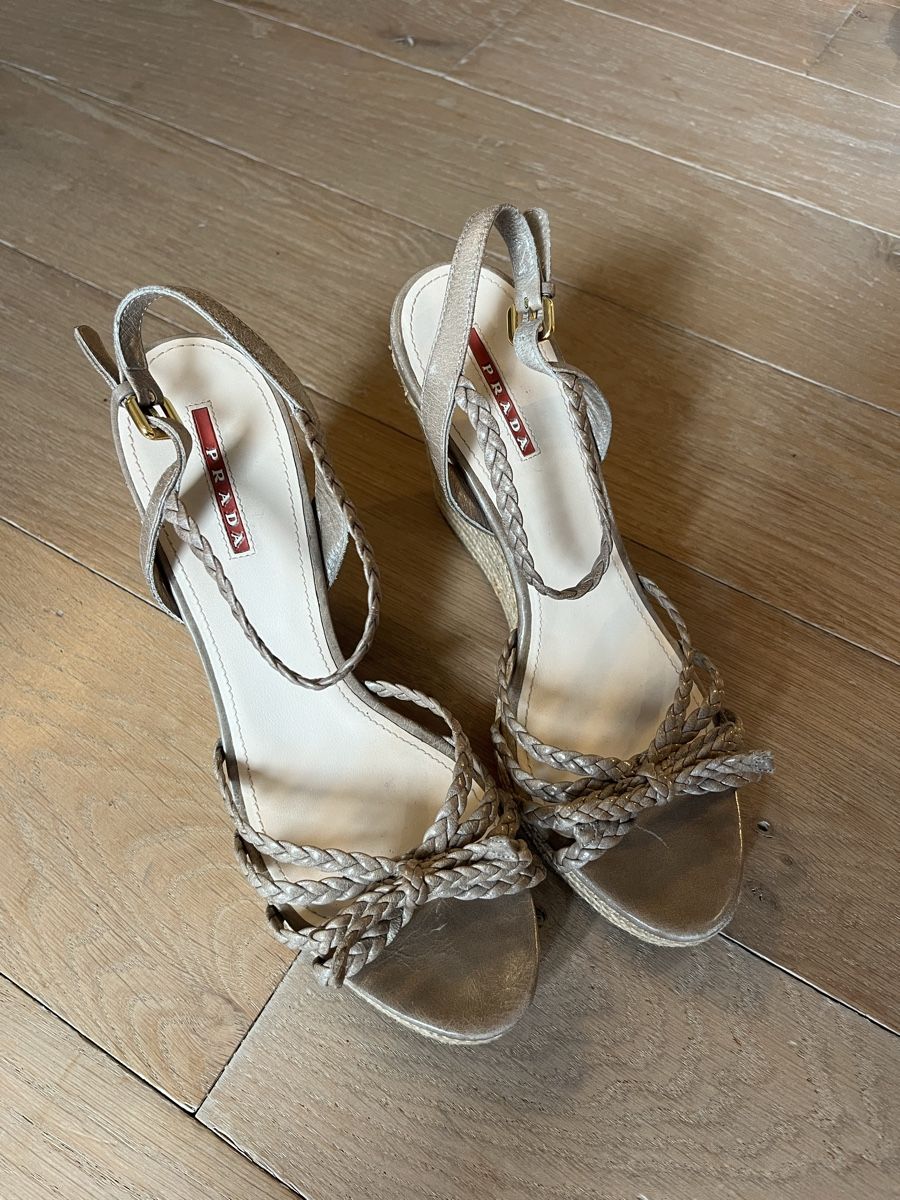 Prada Scarpe da donna: Prada Keilabsatz Sandalen Taupe Gr. 40 – Usato da Zürich venduto da ghome