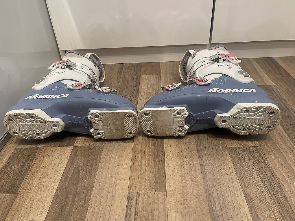 Herrenschuhe: NORDICA Skischuhe 23.5 | Speedmachine J3 | – Gebraucht aus Therwil von Bridges 2