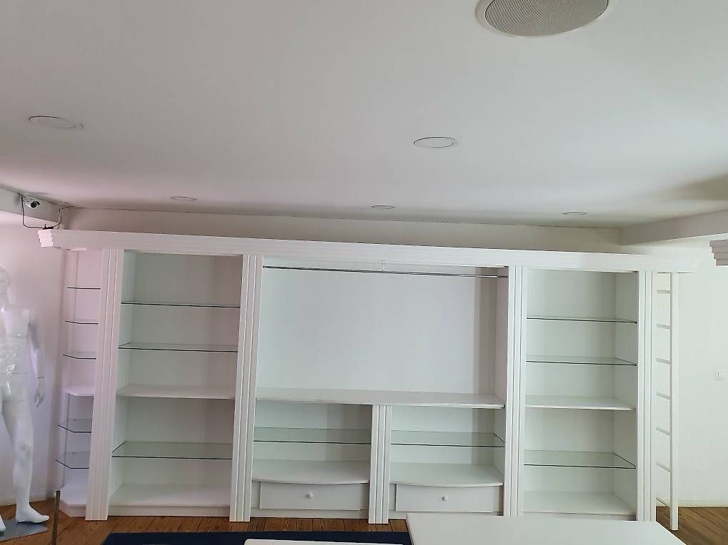 Scaffali: ELEGANTE ARREDAMENTO PER NEGOZIO – Usato da Sementina venduto da cescacachi 1