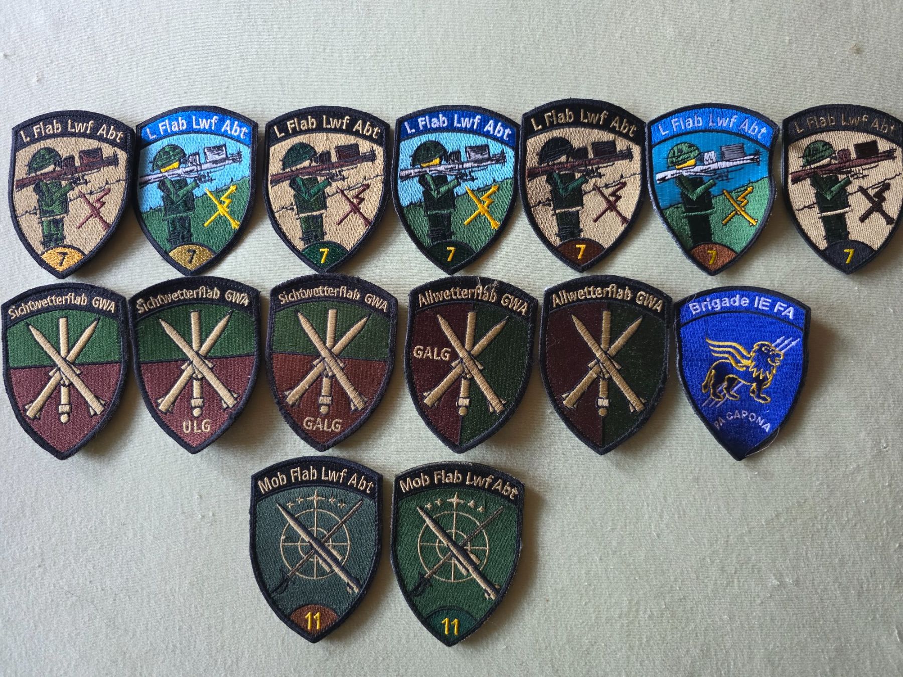 Schweizer Armee Plaketten & Abzeichen: 15 Badges Luftwaffe divers top originaux – Neu (gemäss Beschreibung) aus Nyon von freetoys08
