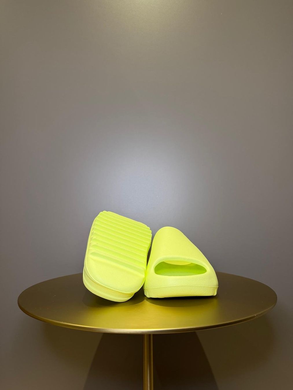 Adidas Herrenschuhe: Yeezy Slide "Glow Green" – Neu (gemäss Beschreibung) aus Langnau i. E. von dis_tc9q 1