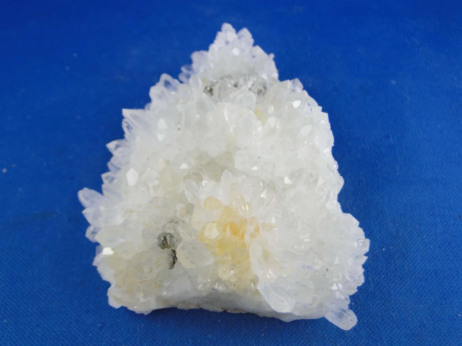 Minerali & Pietre curative: Bergkristall mit Chalkopyrit – Usato da Schinznach Bad venduto da Demerald 3
