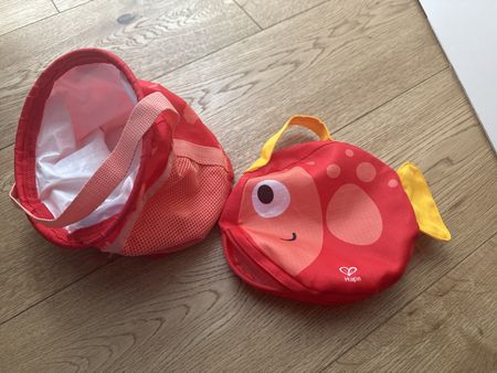 Sac de rangement jouet Hape poisson rouge bon état