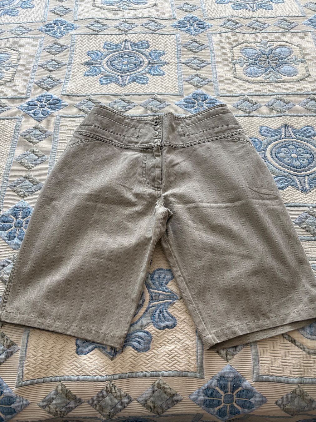 Kleiderpakete: Dame-kurze- Hose und T- Shirt – Gebraucht aus Zürich von luc_2t2q 7