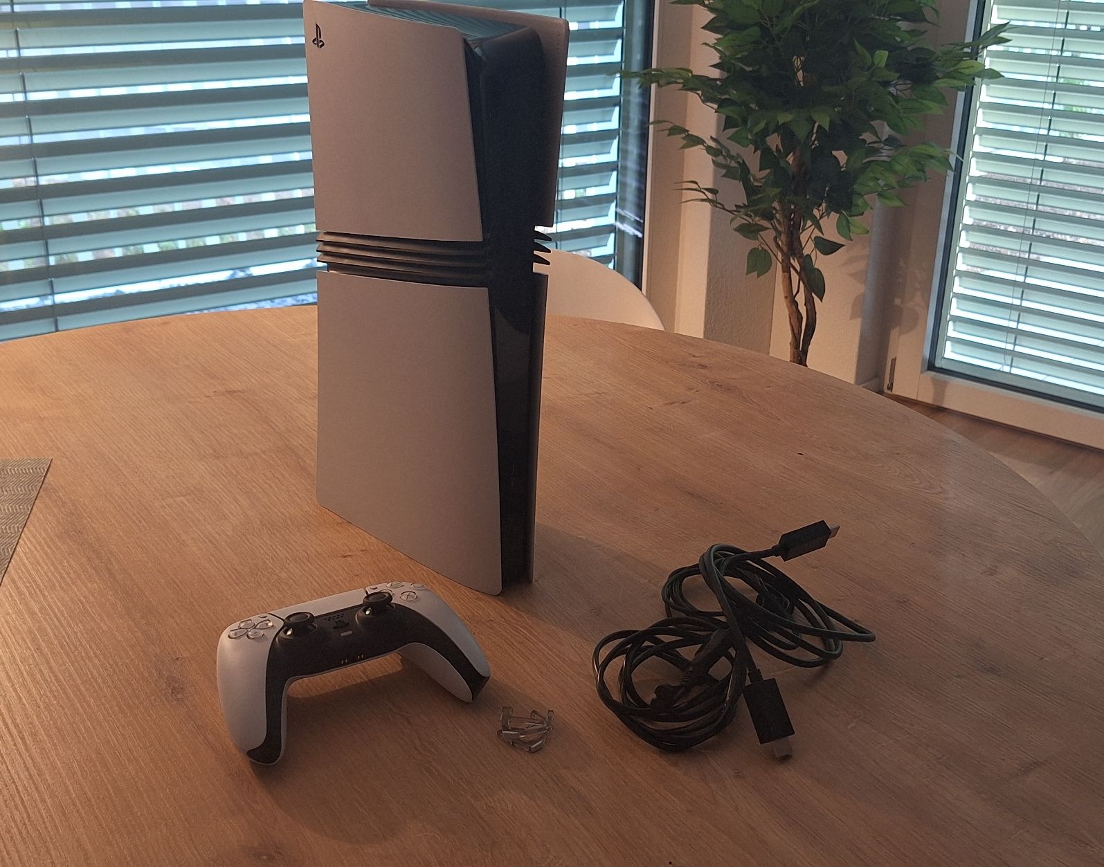 Sony Konsolen: PS5 Pro 2tb – Gebraucht aus Hedingen von Kyuubito
