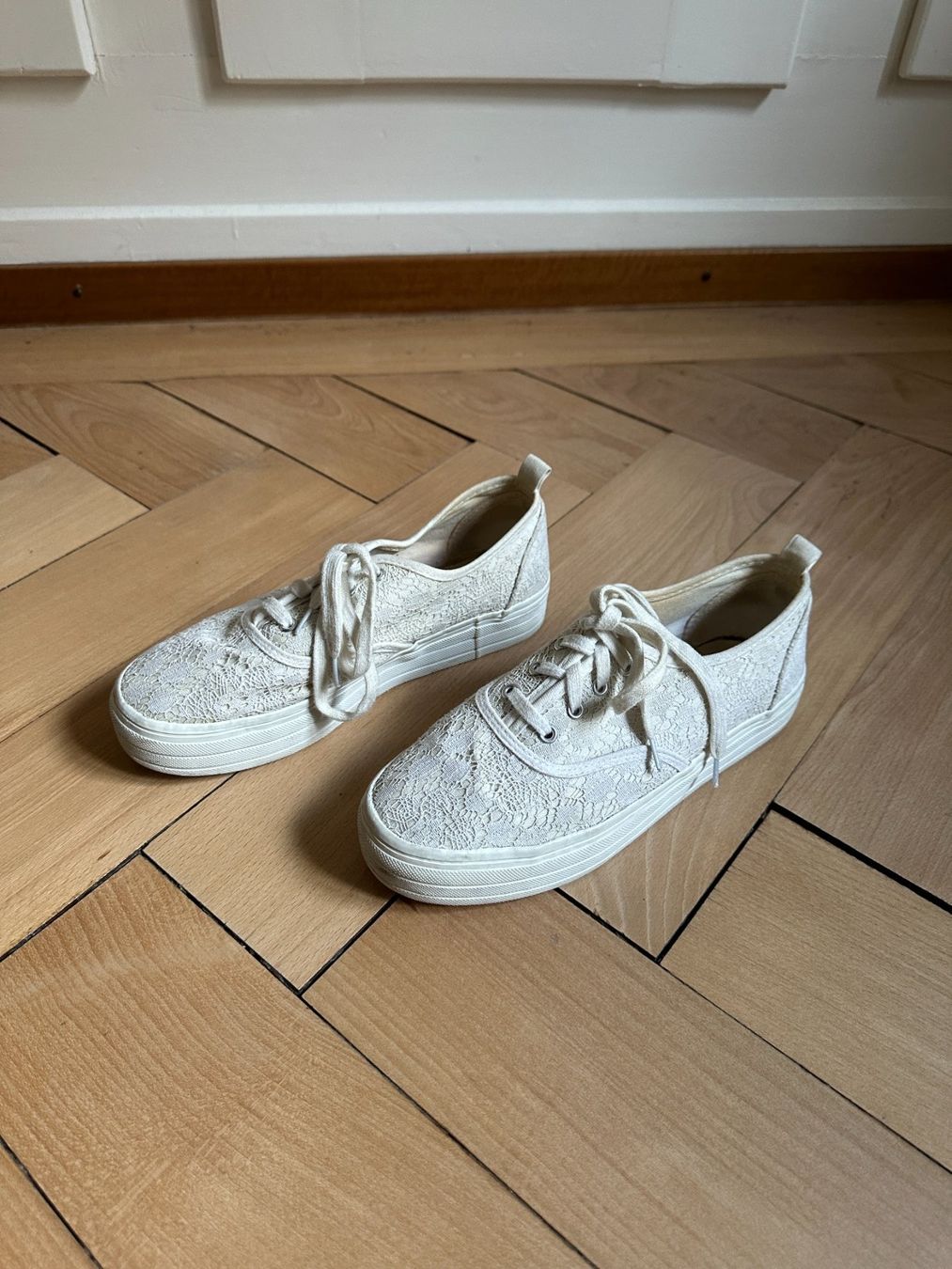 H&M Scarpe da donna: Spitzen Plateau Sneaker weiss - 38 – Usato da Zürich venduto da Diazaio