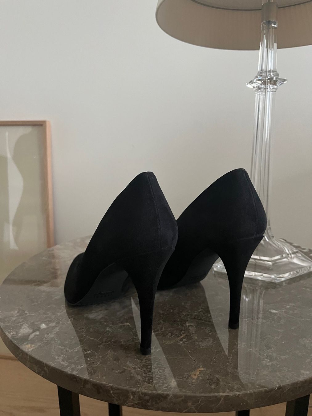Stuart Weitzman Scarpe da donna: Stuart Weitzmann Pump Schwarz Wildleder Gr. 41 – Nuovo e nell'imballaggio originale da Buchberg venduto da selphy33 1