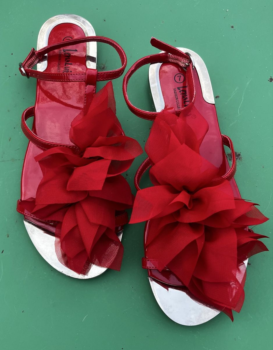 Scarpe da donna: Verspielte Sandalette Gr. 7 – Nuovo (secondo la descrizione) da Buchs AG venduto da Allerleis