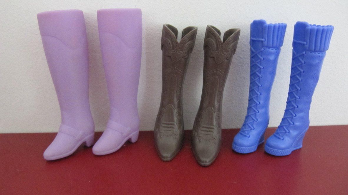 Bambole: Barbieschuhe Set mit Regal, verschiedene Paare – Usato da Brunnen venduto da Kiwiland1 5