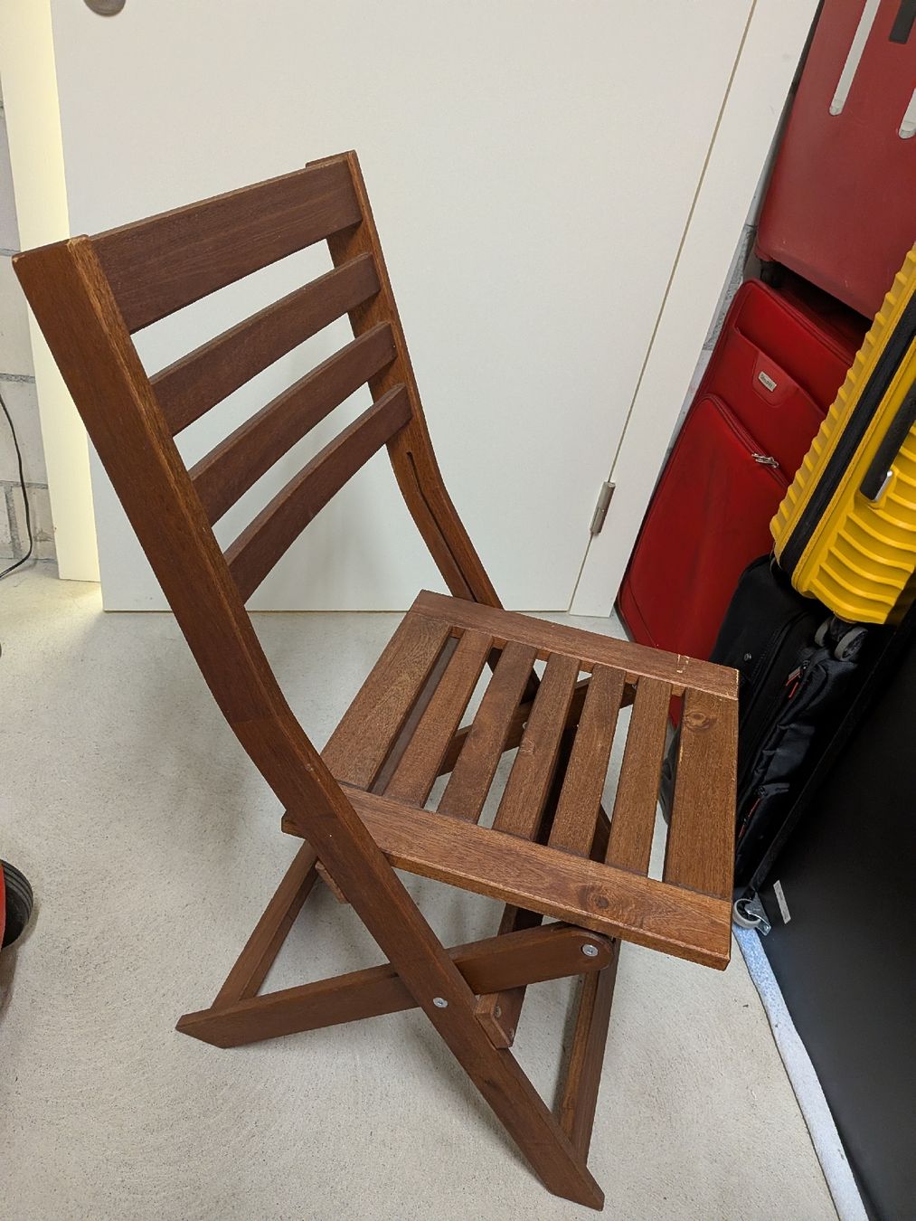 Ikea Sedie: Klappstuhl Holz braun gut erhalten – Usato da Aarau venduto da Dom1980