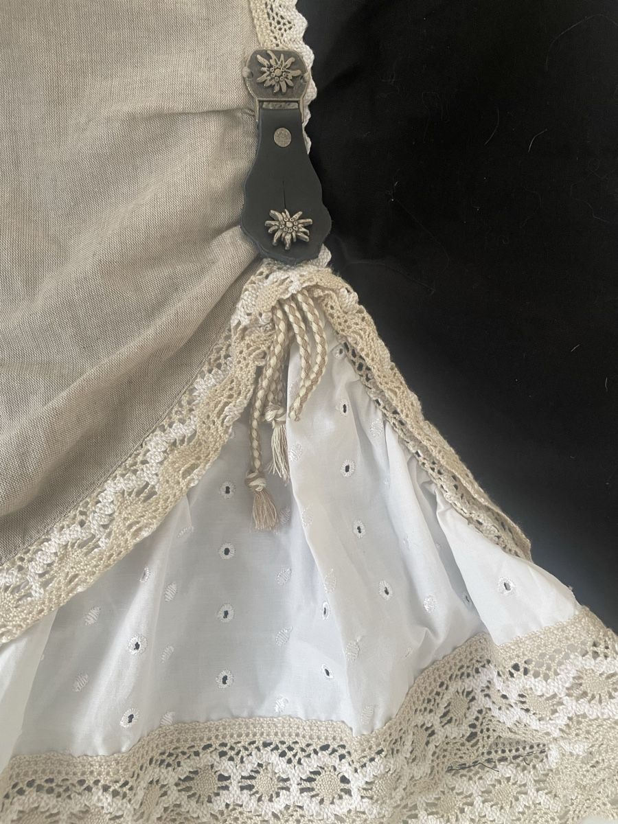 Costumi: Dirndl ungetragen Grösse 48/46 – Nuovo (secondo la descrizione) da Amriswil venduto da einkaufverkauf 1