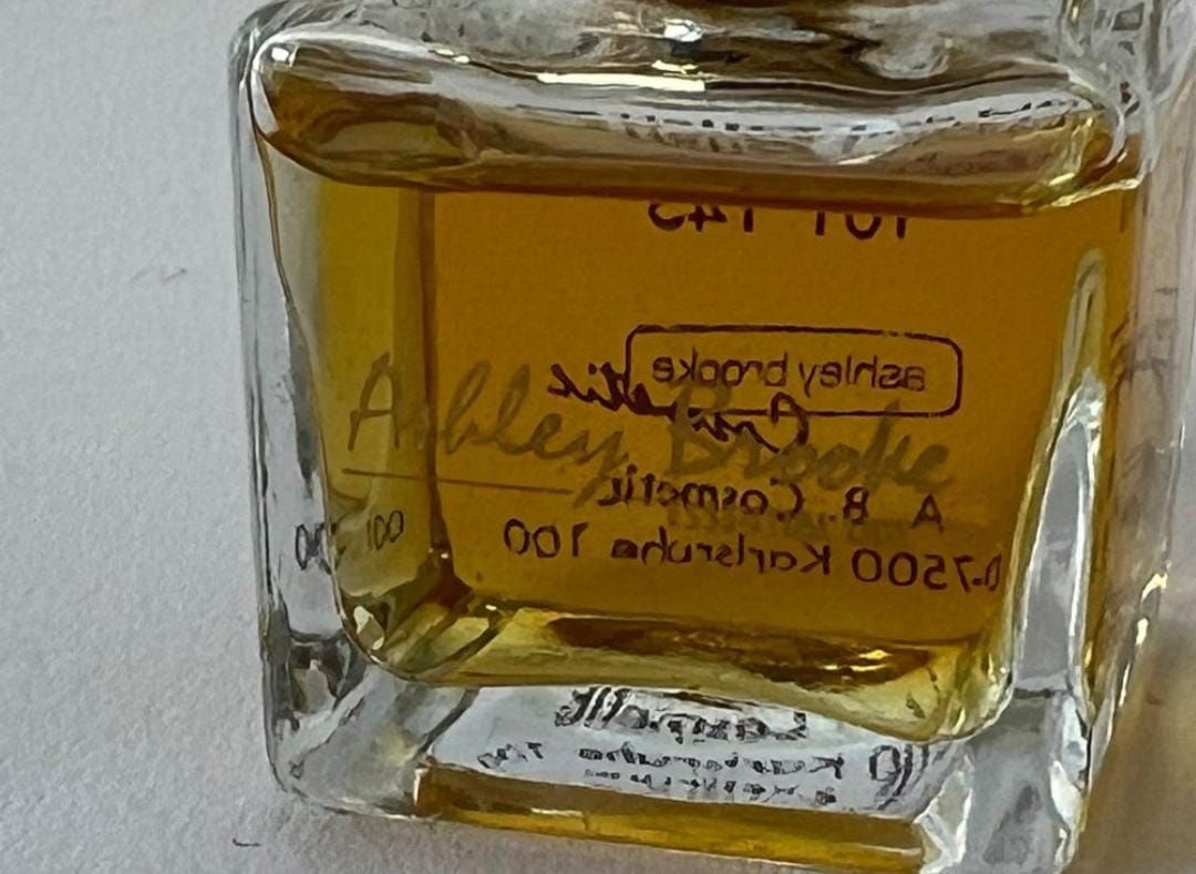 Parfum & Eau de Toilette: Eau de Toilette ASHLEY BROOKE 20ml – Gebraucht aus Kestenholz von Porsche117 1