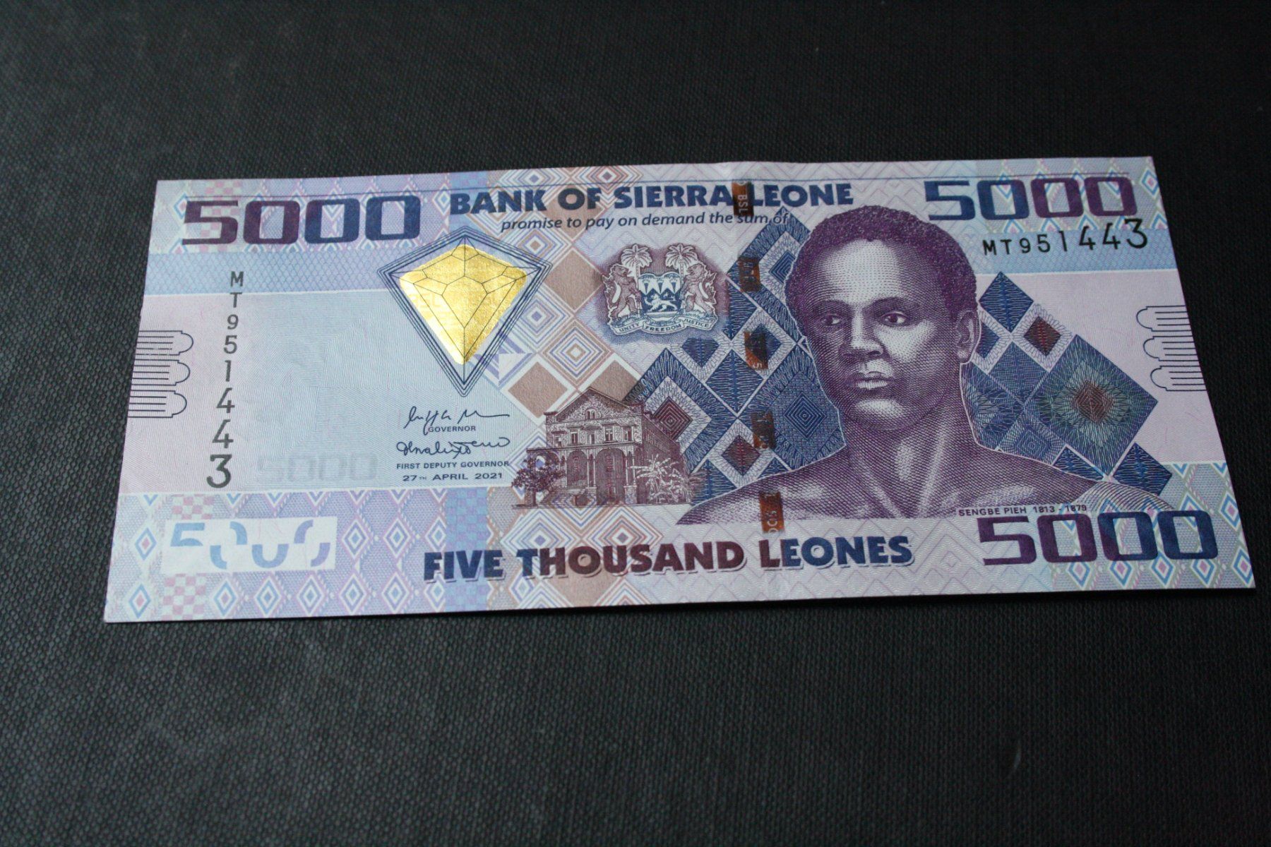 Banconote: Sierra Leone UNC 5 000 Leones 2021 – Nuovo (secondo la descrizione) da Cormondrèche venduto da Hermes.monnaies