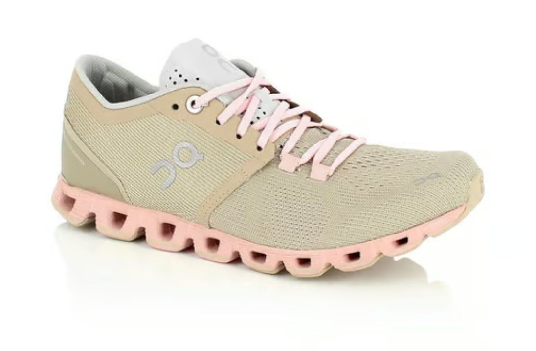 On Scarpe da donna: ON Laufschuh Cloud X Sneaker Grösse 36.5 – Nuovo e nell'imballaggio originale da Hombrechtikon venduto da Dannii0