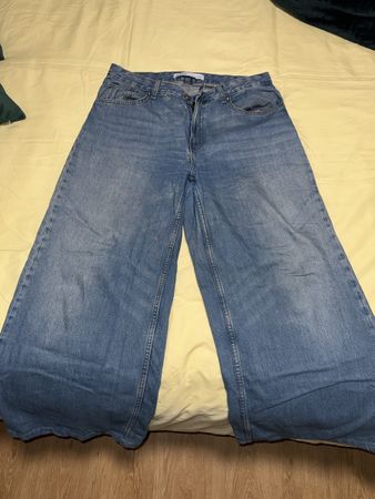 BERSHKA Wide Leg Jeans Hellblau 