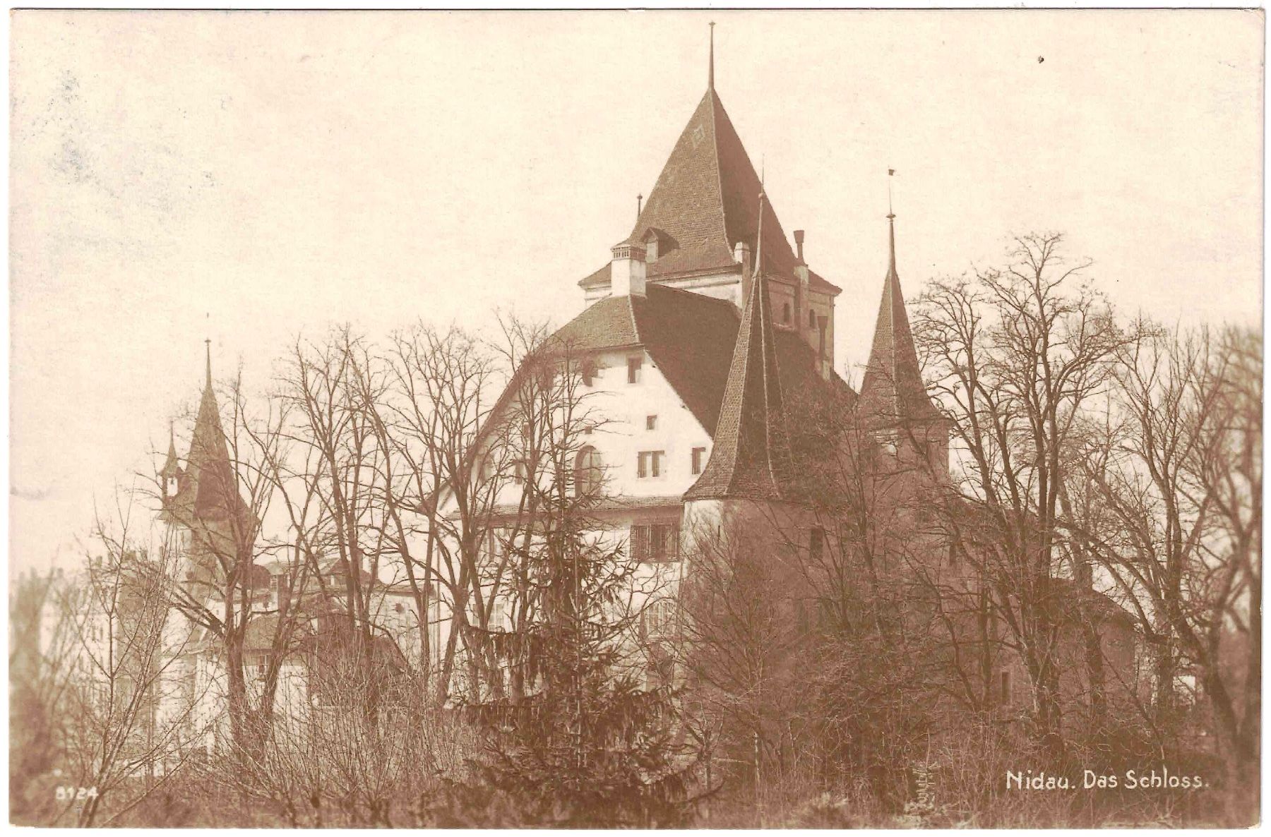Cartoline postali: NIDAU - Das Schloss ca. 1915 (BE) – Usato da Oberdorf BL venduto da Hopfehuepfer