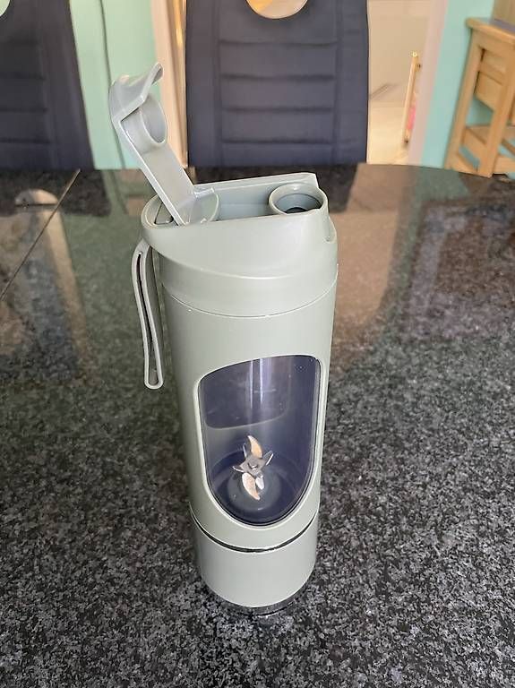 Appareils de cuisine: Akku Mixer mit Trinkbecher – Neuf avec emballage d'origine à ossingen par franco057 1
